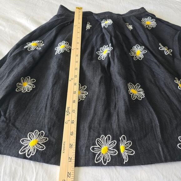Weill Black Yellow Daisy Embroidered Pleated Skirt Knee Length 6 Viscose Lined - Picture 5 of 7